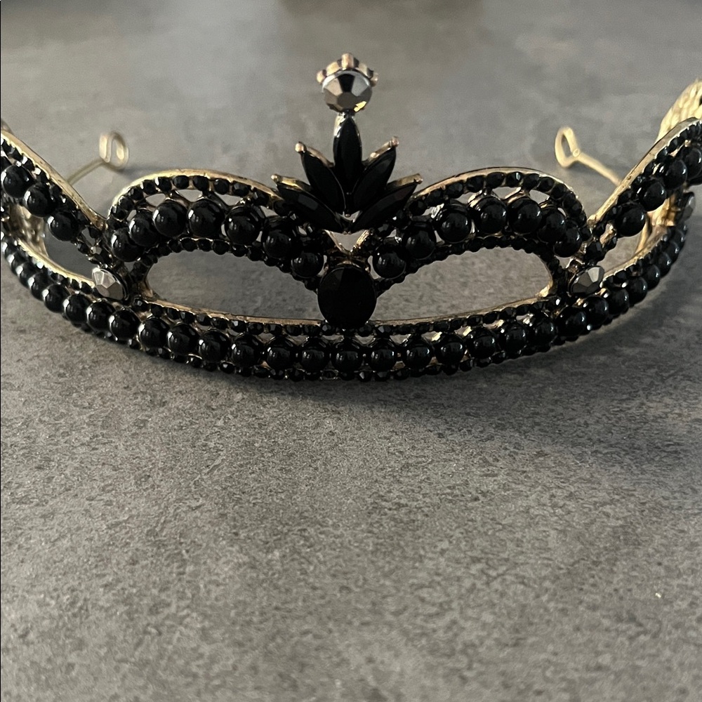 Tiara - Picture 2 of 8